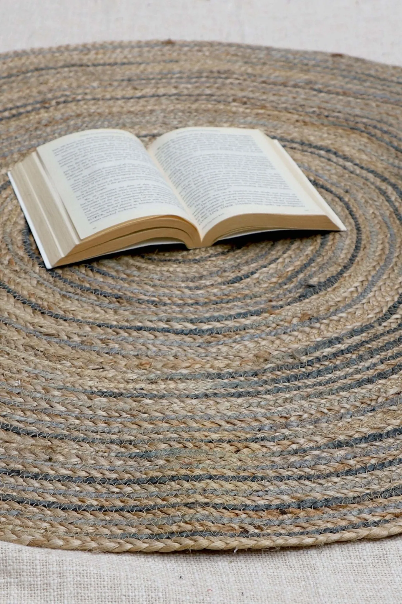 DOORLATCH - ROUND JUTE  RUG