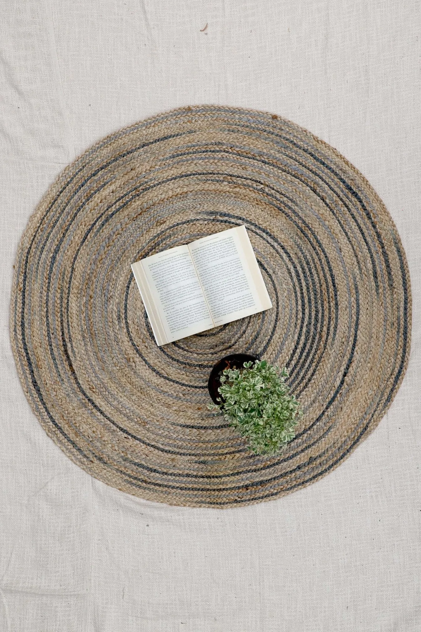 DOORLATCH - ROUND JUTE  RUG