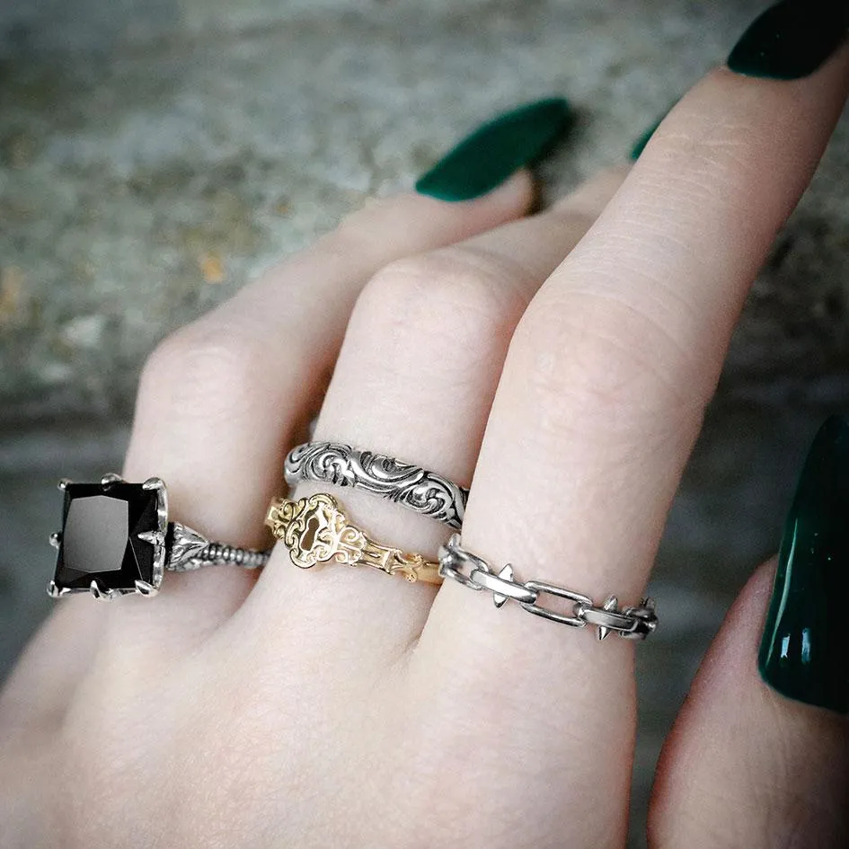 LUCIA. Spiked Chain Ring - Gold